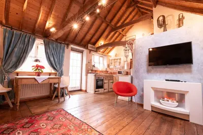 Snow Cottage, laid back style, with footpaths to a great Macro Brewery Pub