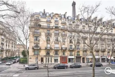 Image de Bonjour! Mon logement est très proche de la Tour Eiffel. Welcome 🙏💓🧚♀️