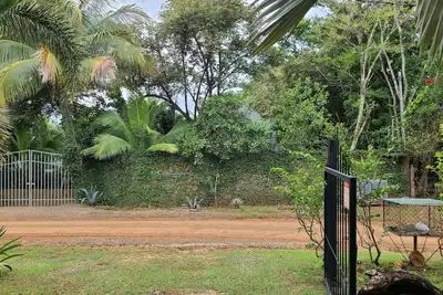 Image de Featuring a private pool and garden views, Casa Mango is located in Playa Junquillal. This vacation home provides a garden. The vacation home is fitted with 1 bedroom and a fully equipped kitchen with a fridge and an oven. Towels and bed linen are off. .