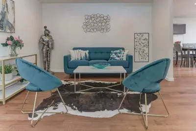 Image de @ Marbella Lane - Boho 'n Sleek Rtreat | Pool Tble