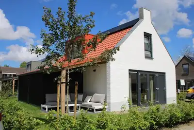 Image de Modern holiday home for 6 Persons with completely fenced garden, nearby the sea, outdoor swimming pool, small-scale holiday park
