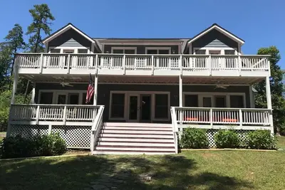 Image de Lake Front w/ private Dock and Beach