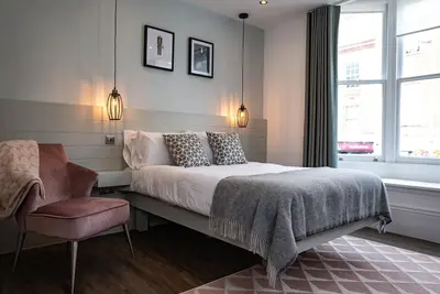 Image de Appartement-Confort-Sdb privée avec douche-Vue ville-Studio Apartmment 9