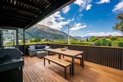 Image de Views on Parry - Lake Hāwea Holiday Home