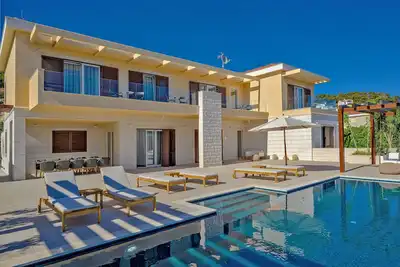 Image de Brand New Villa/Amazing sea views/close to City and Beach/Heated pool/Sauna/Gym
