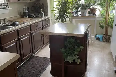 Image de Get Cozy And Stay Awhile -central location