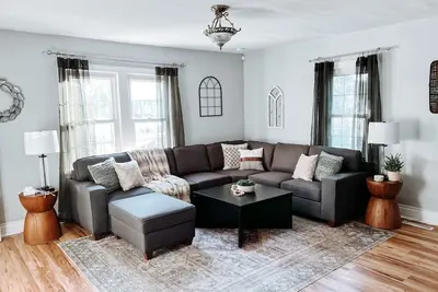 Image de Large 4 Bedroom|Close to Airport & Ix Center|Sleeps 10