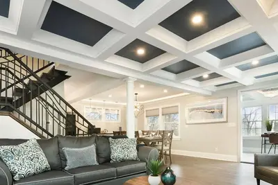 Image de Premier Home, Prime Pitt Location, Hot Tub & Sauna