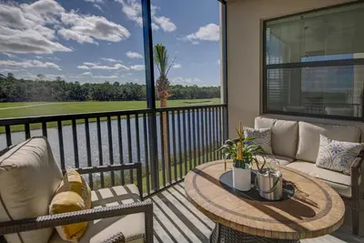 Image de Upscale New 3rd Floor Condo 2/bed, 2/bath with golf & lake view