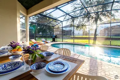 Image de 5br Villa with Themed Rooms, Pool & Downstairs Suite for Multigenerational Stays