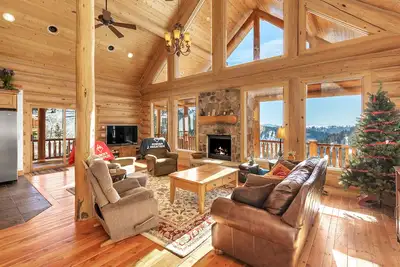 Image de Coming this Winter! 'Timberline Retreat' is now 'The Nest'. Newly Remodeled!
