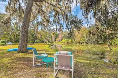 Image de Sunny Crystal River Home w/ Screened-In Porch