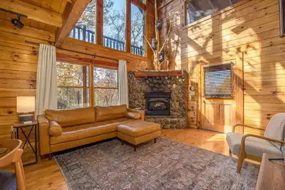 Image de Mountain Views | 3 Miles to Pigeon Forge | Hot Tub