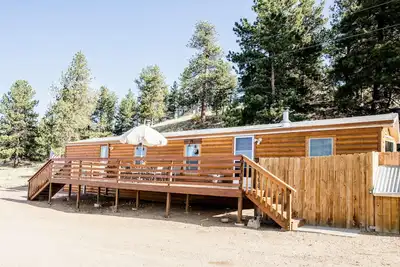 Image de The Original Lake George Lodge- Home with Front Deck!