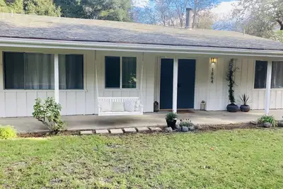 Image de Ranch Style Home in the Heart of Wine Country with E-bikes!