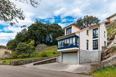 Image de Casa Sumidoriu- En el Precioso Pueblo Costero de Barro