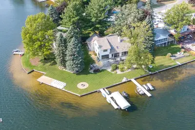 Image de The Lakehouse on Upper Silver Lake - 190' Lakefront!