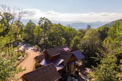 Image de Sunday Money - Private home in Eagles Nest, hot tub, fire pit