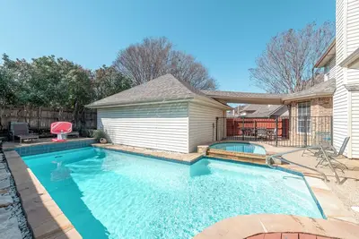 Image de Relax in our spacious villa, just a quick ride away to Grapevine Malls & Airport