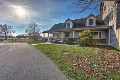 Image de Peaceful Bird in Hand Home w\/ Farmland Views!