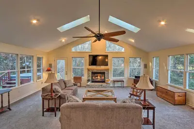 Image de Sugar Grove Escape w\/ Hot Tub & Remote Workspace!
