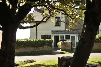 Image de Hillcrest, pet friendly, with open fire in Port Eynon