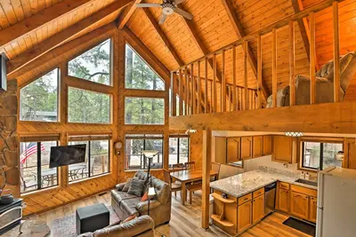 Image de 1 Mi to Lake: Secluded Cabin w/ Deck in Munds Park