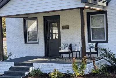 Image de Private, pet-friendly adorable getaway mins to downtown