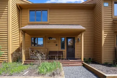 Image de Beautiful Deerfield condo has it all. Welcome Dutch Ridge!