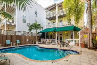 Image de Private Heated Pool & Near Duval - The Curry House
