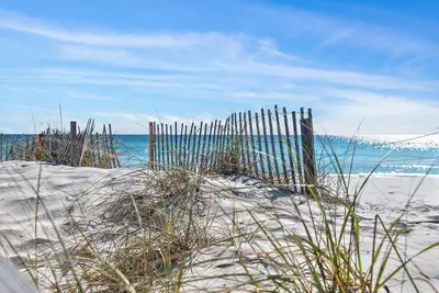 Image de Vacation And Relax In A Recently Renovated Two Bedroom Condo! 1 Free Beach Chair