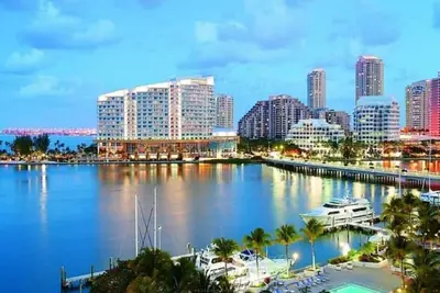 Image de Miami Airport North-Spacious suites-Fun, Sun, Beach!