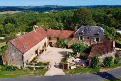 Image de Superbe Gîte en pierre avec Piscine au coeur du Périgord Noir