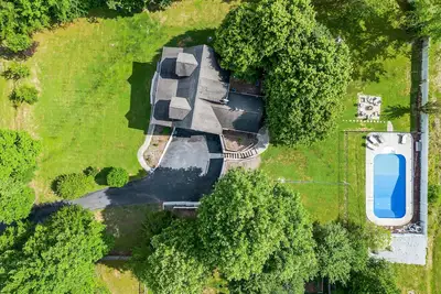 Image de Asheville Home close to Airport! 20 minutes to Biltmore!