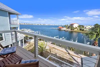 Image de Luxury townhome in Perdido Key with private boat dock! 3 min walk to beach!