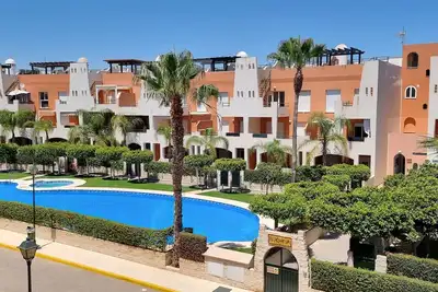 Image de Rez-de-chaussée avec jardin et piscine privée, tres proche de la plage, Wifi