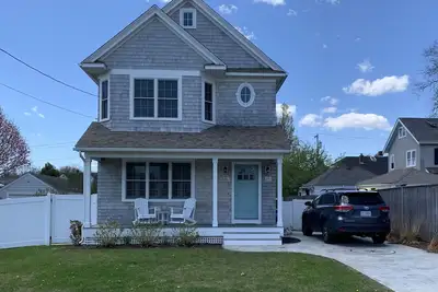 Image de Walk to Beach from Beautiful Newport Home