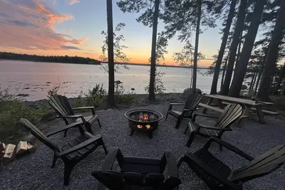 Image de Bar Harbor Oceanfront Log Cabin 10 min to Acadia National Park