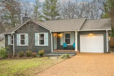 Image de Charming 3 Bedroom/2 Bath - 5 minutes to Downtown Franklin