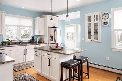 Image de Updated Historic Newport Home, close to all Newport favorites