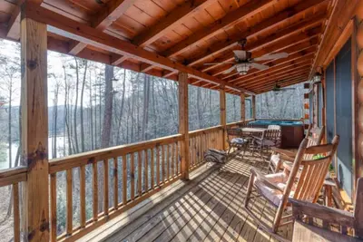 Image de Lake View Cozy Cabin with Hot Tub & Wood Fireplace! !