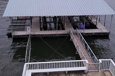 Image de Sleeps 10 with Large Deck and Huge Private Dock