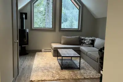Image de Incredible views from this mountain suite overlooking the river, with hot tub