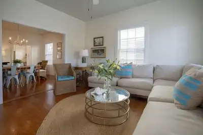 Image de Bright and Comfortable 3 bedroom/2. 5 bath Classic Conch in the Meadows