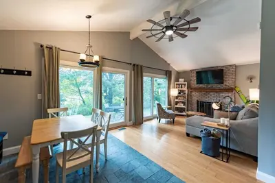 Image de Cozy 2 Bedroom Cottage, Ideal location