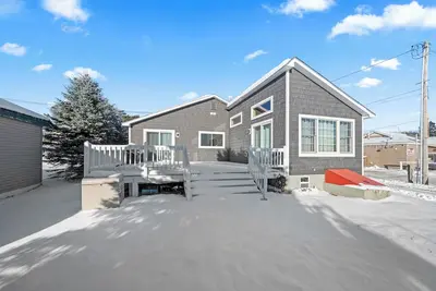 Image de Lakeside Landing | Lakefront | In the heart of downtown Rangeley