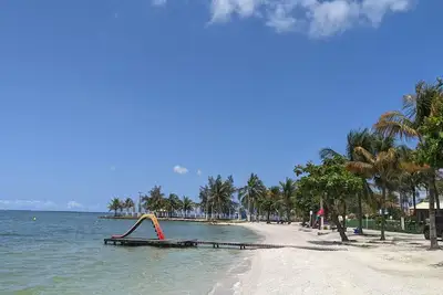 Image de 4 bedroom house in paradise (private beach)