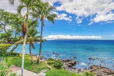 Image de The Oceanfront Condo at Turtle Bay. King bed. Swim with turtles!