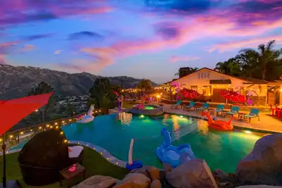 Image de Above The Clouds Celebrity Estate! Heated Infinity Pool/Jacuzzi + Views!