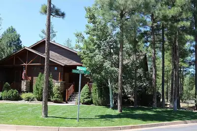 Image de A relaxing and luxurious Show Low cabin you may never want to leave!